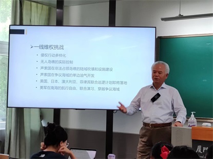 吴士存在厦门大学作系列学术讲座
