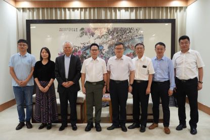 吴士存在厦门大学调研