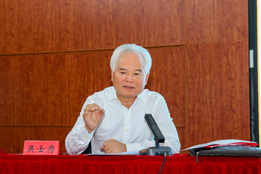 吴士存应邀在三沙市委作报告 