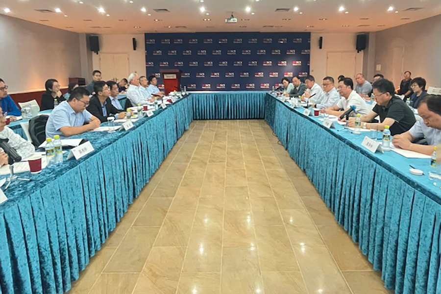 吴士存在海口参加央视总台调研座谈会
