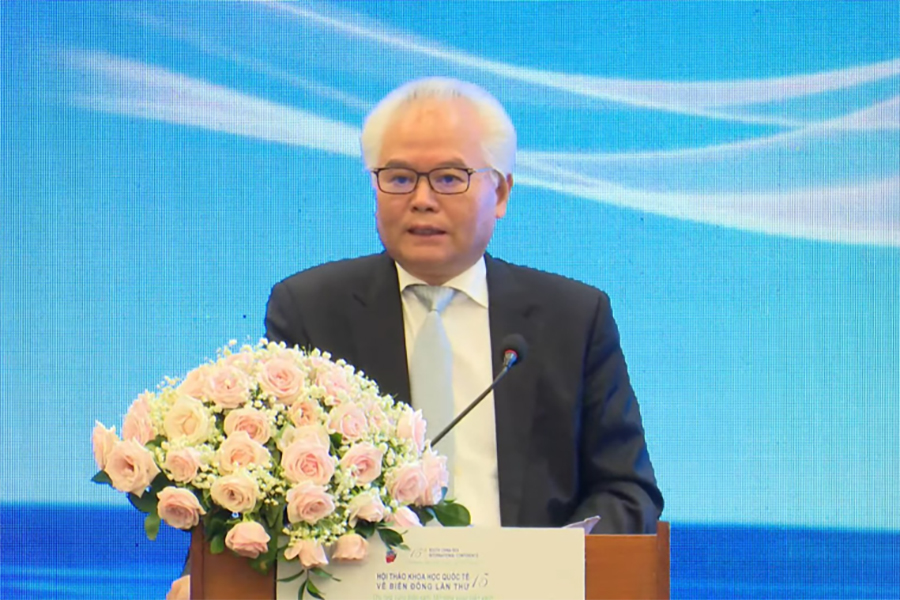 吴士存在胡志明市参加越南南海国际会议