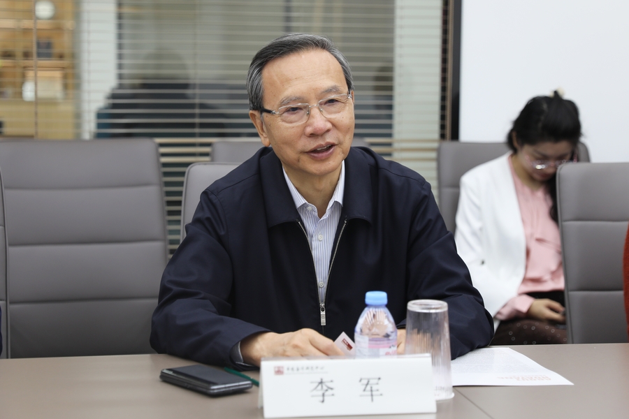 海南省人大常委会原党组书记李军一行来访我中心