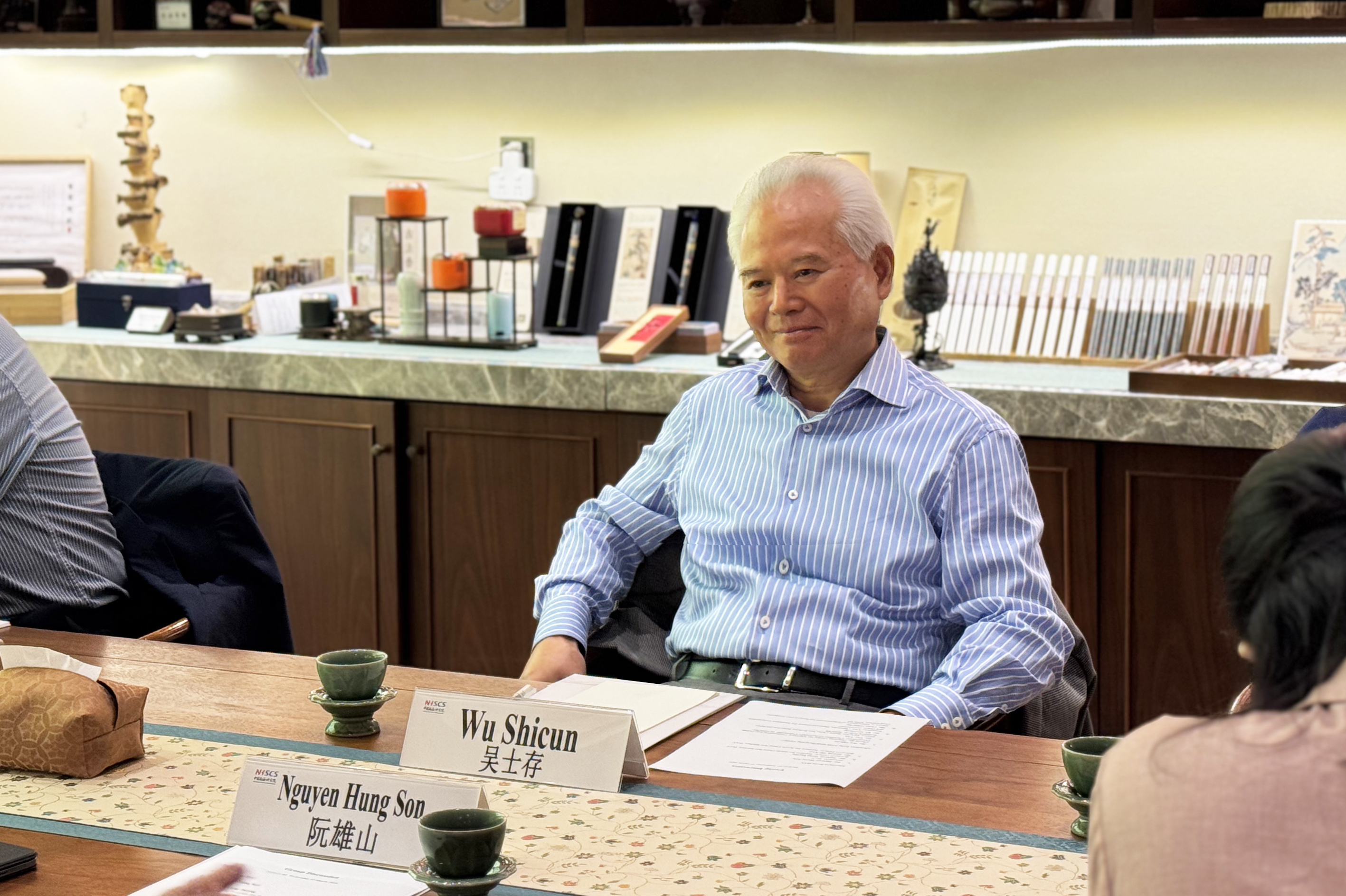 吴士存在博鳌会见越南学者