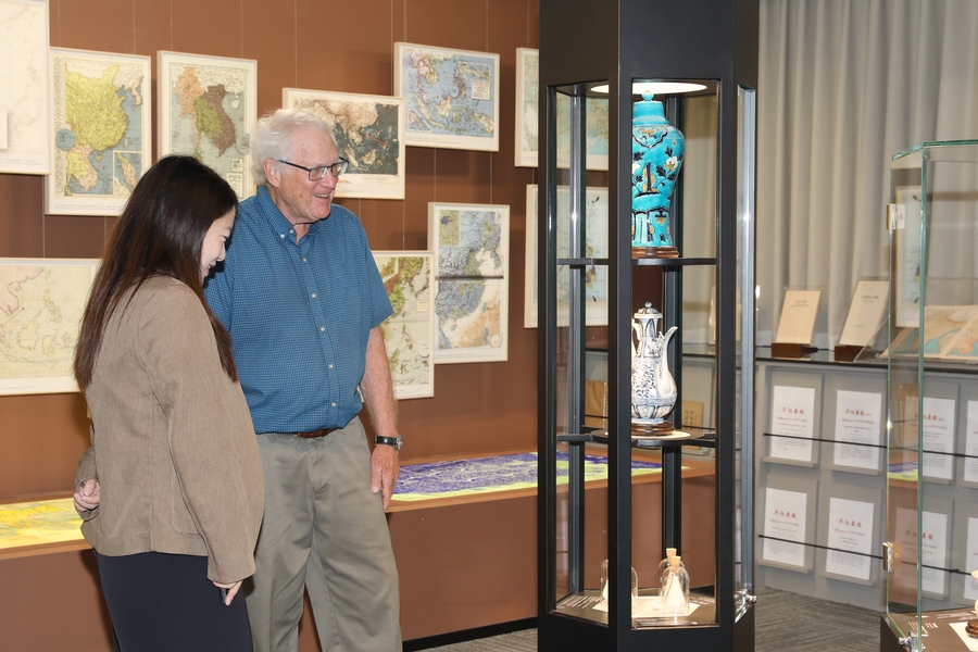 加拿大学者访问我中心