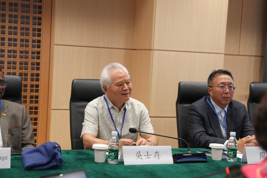 吴士存一行应邀赴国际调解院调研 
