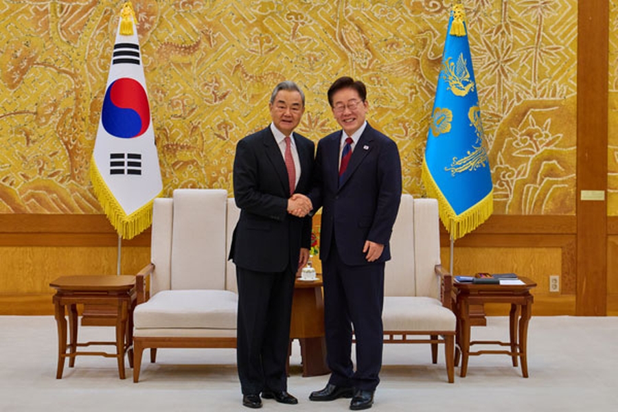 韩国总统李在明会见王毅