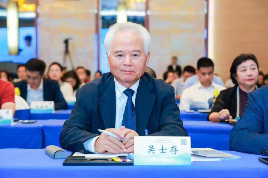 吴士存出席纪念“4.13”研讨会 