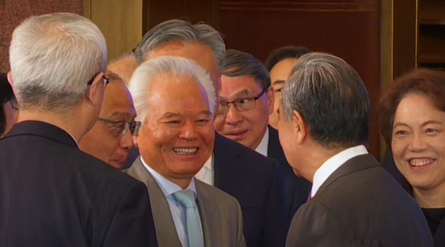 直新闻 | 12月30日，中共中央政治局委员、外交部长王毅出席2025年国际形势与中国外交研讨会