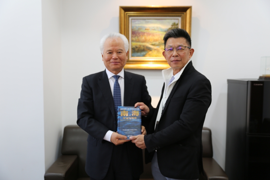 吴士存在京会见新加坡、瑞典外交使节 