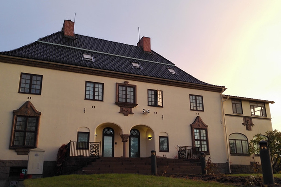 中国使馆：强烈不满、坚决反对