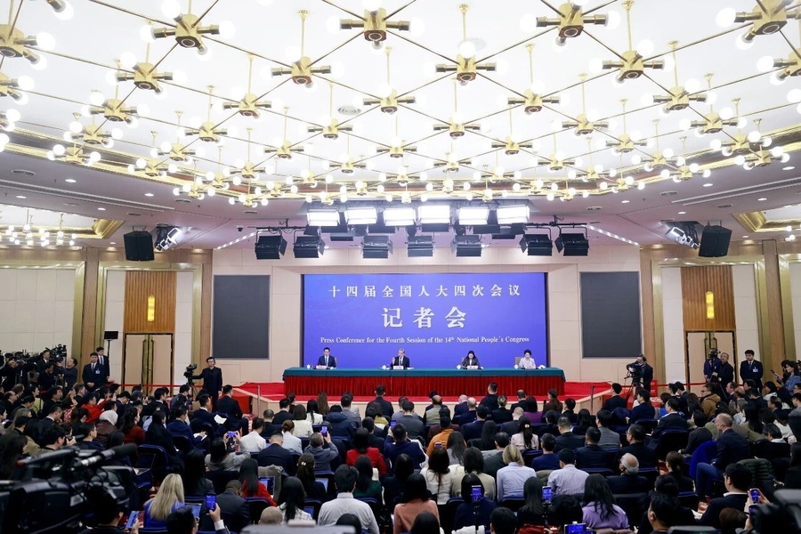 中共中央政治局委员、外交部长王毅就中国外交政策和对外关系回答中外记者提问