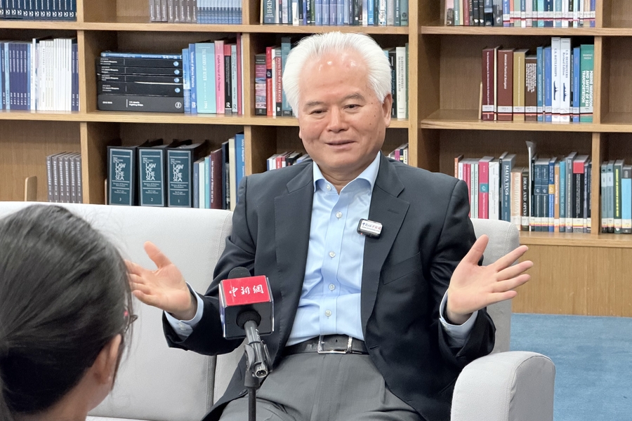 吴士存接受中新社专访