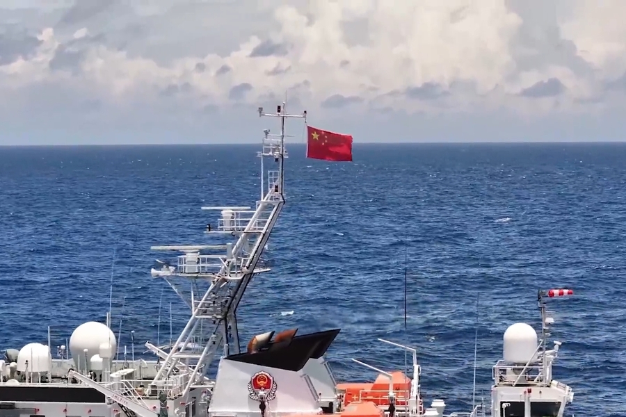 中国海警位中国黄岩岛领海及周边区域执法巡查