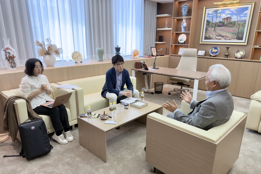 吴士存接受《朝日新闻》记者专访