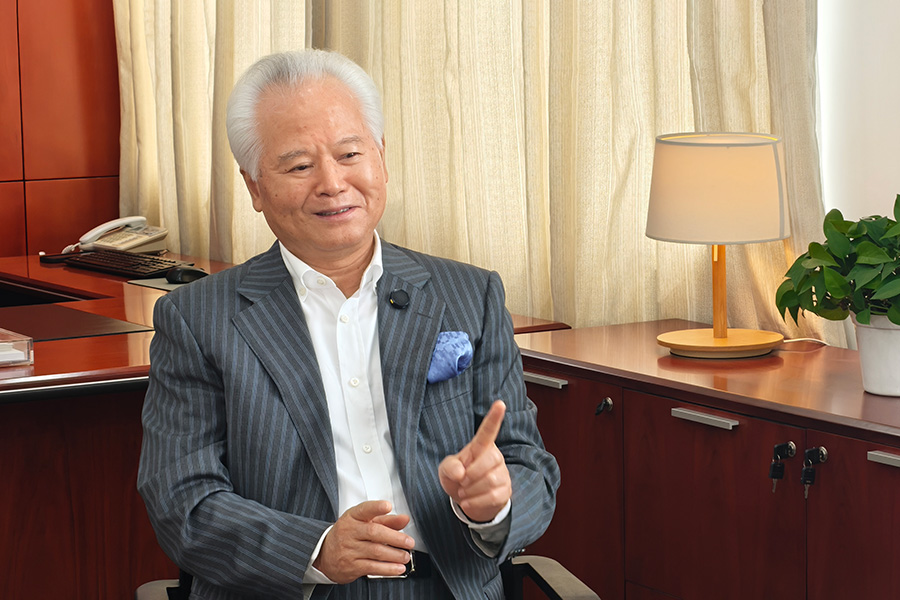 吴士存在京接受央视记者采访 